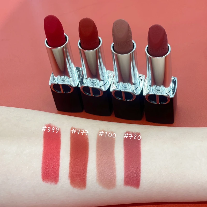 2024迪奧藍星唇膏主打色手部試色。