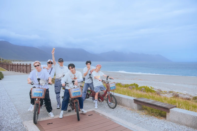 《Ozone夏日青春冒險》六位少年跨上單車暢遊花蓮七星潭海岸線。
