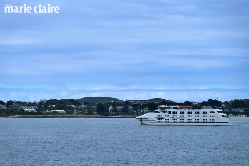 Searoad Ferries 全年每日早上7點至下午6點,共24趟航行於 Queenscliff 和 Sorrento 之間。 Searoad Ferries 全年每日早上7點至下午6點,共24趟航行於 Queenscliff 和 Sorrento 之間。