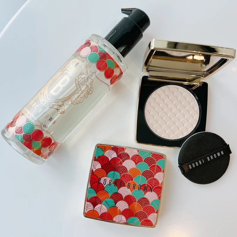 Bobbi Brown輕隱毛孔柔焦蜜粉餅-幸運光采版，NT1,700