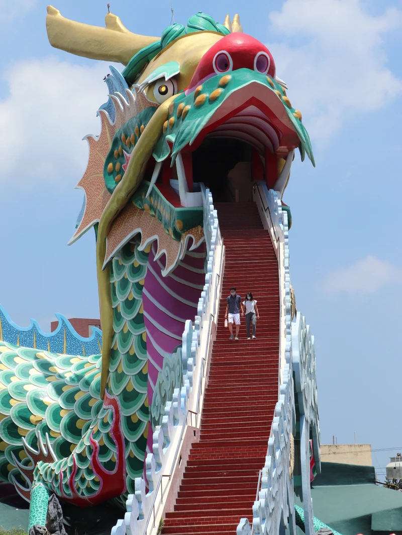 台南麻豆代天府的神龍建築。攝影／李清志 大塊文化提供 