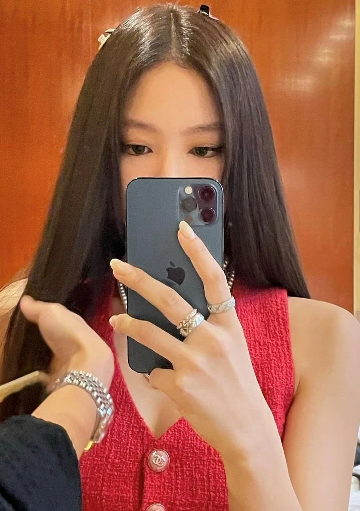 Jennie這樣穿搭珠寶01:戒指