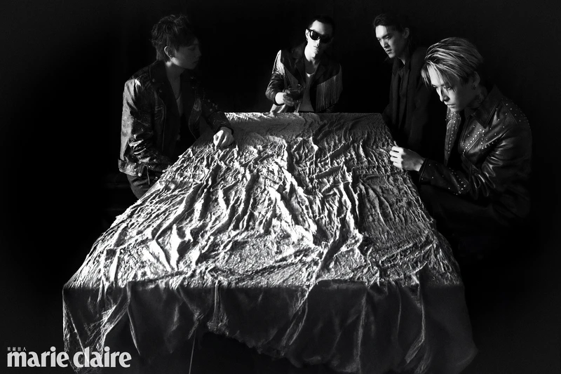 李沂邦／黑色皮革塗鴉騎士外套，CELINE；白色無袖背心，Calvin Klein；金蔥細紋西褲，AllSaints。蔡維澤／鑽飾流蘇黑色皮革外套，CELINE；白色無袖背心，AllSaints。鄭光良／黑色寬鬆西裝外套，Saint Laurent；咖啡色動物紋上衣，John Varvatos。徐維均／黑色鉚釘皮革外套、黑色立領針織毛衣，both by CELINE；黑色皮革長褲，AllSaints。