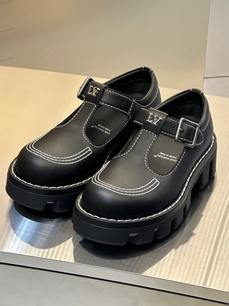 LV CHECKER MARY JANE 皮鞋 NT.41,500 LV CHECKER MARY JANE 皮鞋 NT.41,500