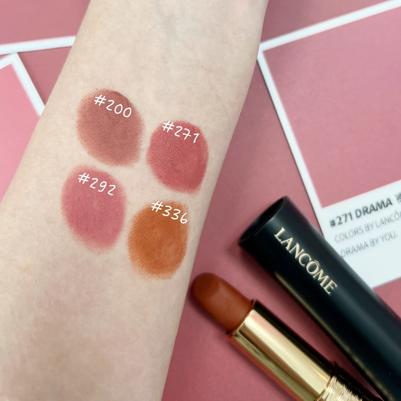 蘭蔻絕對完美唇膏絲絨霧感2024新色推薦色手部試色。 蘭蔻絕對完美唇膏絲絨霧感2024新色推薦色手部試色。