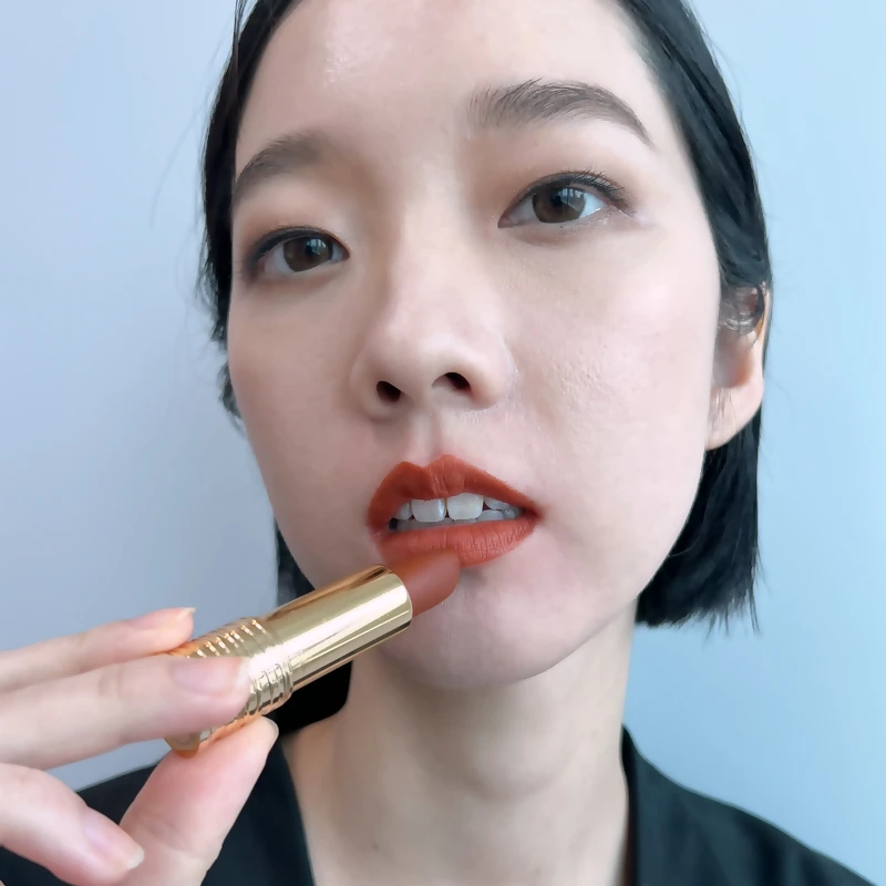 蘭蔻絕對完美唇膏絲絨霧感#336試色。 蘭蔻絕對完美唇膏絲絨霧感#336試色。