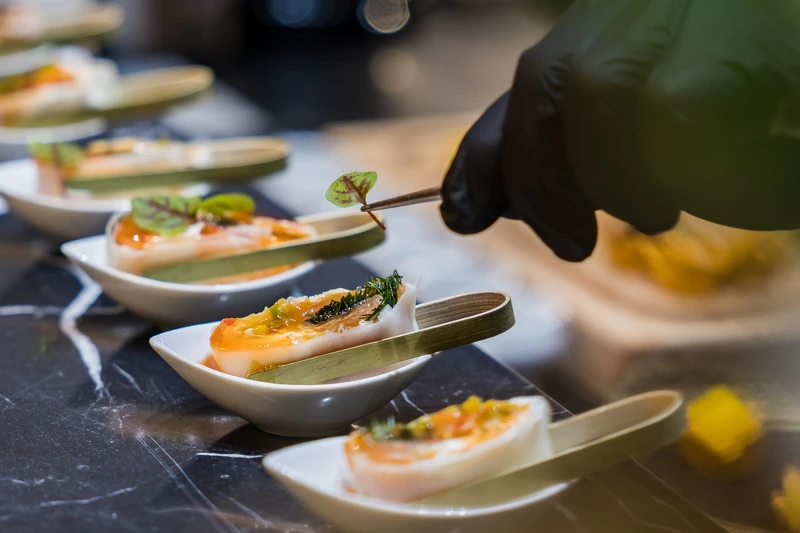 並備有私人廚師。 並備有私人廚師。