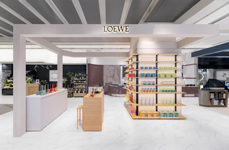 LOEWE 香氛限時體驗店@Diamond Towers店櫃。