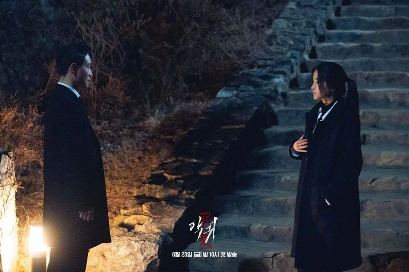 廉海上(左)與具散影(右)攜手除魔 廉海上(左)與具散影(右)攜手除魔