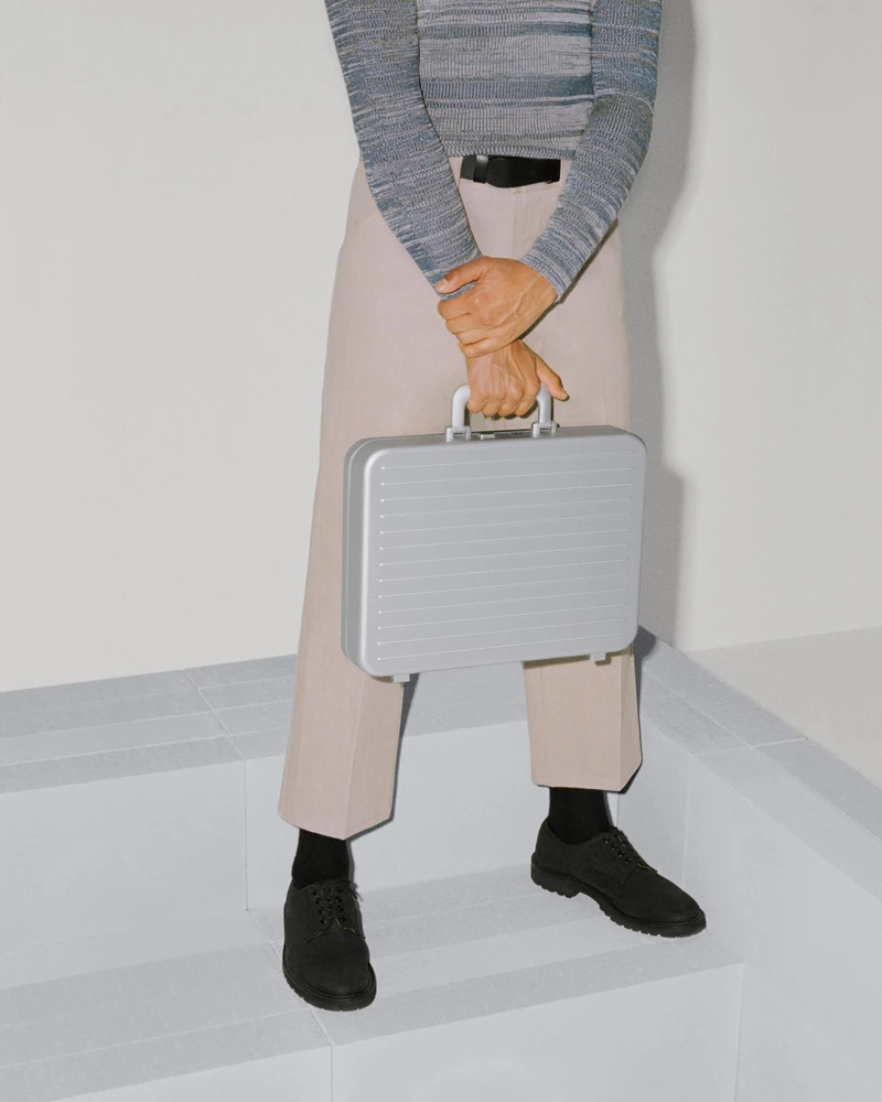 RIMOWA Attaché Silver NT69,500。