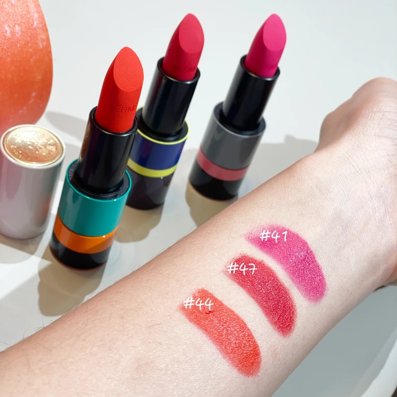 Hermès愛馬仕Rouge Hermès 唇膏2024春夏限量珍藏版 #41 Rose Pop、#44 Orange Néon、#47 Rouge Cinétique手部試色。 Hermès愛馬仕Rouge Hermès 唇膏2024春夏限量珍藏版 #41 Rose Pop、#44 Orange Néon、#47 Rouge Cinétique手部試色。