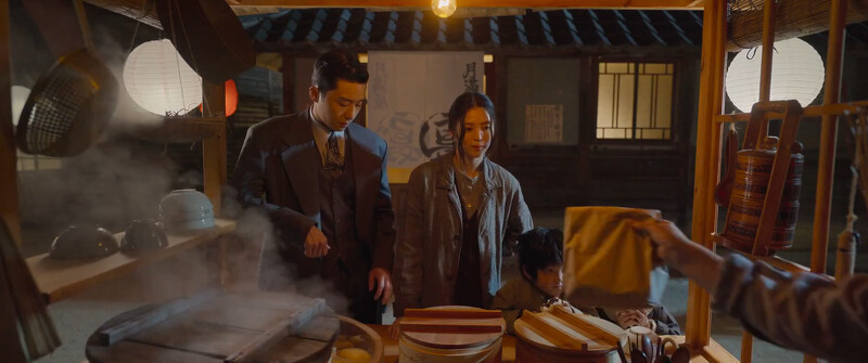 張泰尚想裝自然,伸手去握尹采玉的手,怎知尹采玉去拿外帶蒸餃抽手了 張泰尚想裝自然,伸手去握尹采玉的手,怎知尹采玉去拿外帶蒸餃抽手了