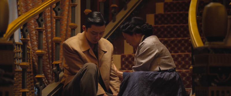 嗆聲完前田的張泰尚,回到金鈺堂跌坐在梯階上,告訴蘿月氏不知自己胡說八道什麼,擔心前田殺了尹采玉 嗆聲完前田的張泰尚,回到金鈺堂跌坐在梯階上,告訴蘿月氏不知自己胡說八道什麼,擔心前田殺了尹采玉