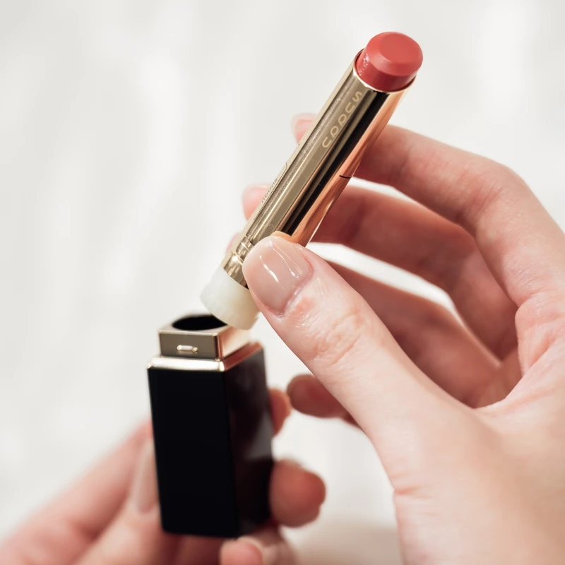 SUQQU晶采潤艷唇膏可以更換補充蕊芯。 SUQQU晶采潤艷唇膏可以更換補充蕊芯。