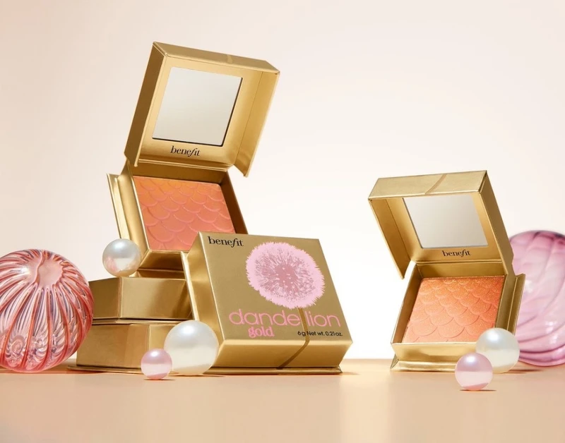 benefit麟光一閃蒲公英蜜粉盒6g，NT1,280