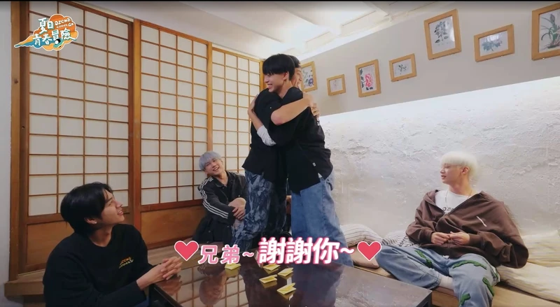 《Ozone夏日青春冒險》文廷哽咽淚謝哲言，兩人在分享真心話後彼此擁抱。