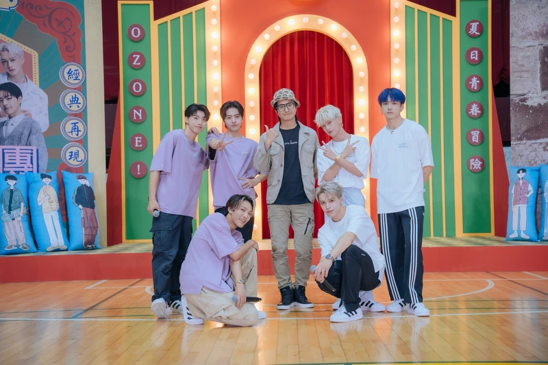 《Ozone夏日青春冒險》元祖天團代表王少偉（中）登場，傳授少年熱血綜藝拼勁。