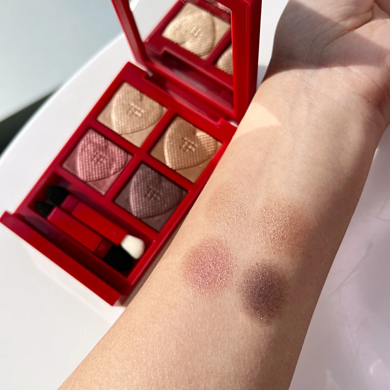 TOM FORD情人節限量彩妝高級訂製四格眼盤#HONEYMOON手部試色。