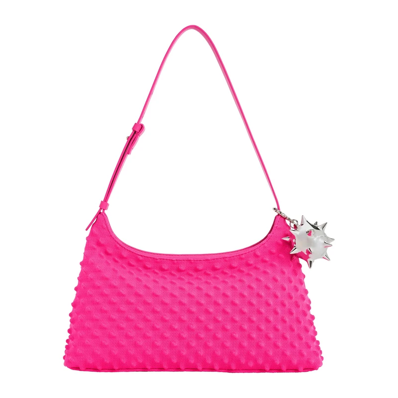 CHARLES & KEITH x Chet Lo立體釘肩背包3,990元。