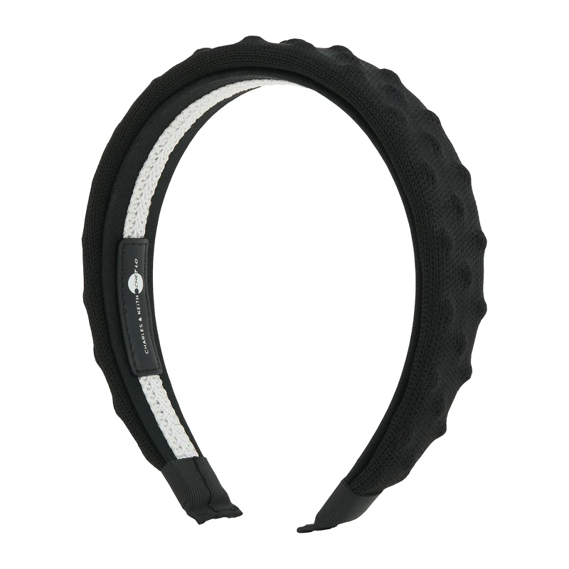 CHARLES & KEITH x Chet Lo立體釘髮箍990元。