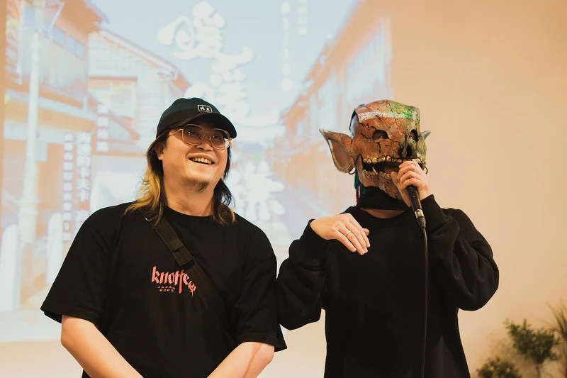 血肉果汁機吉他手阿霖(左)、主唱GIGO(右)也特地南下驚喜現身與現場觀眾說說話 血肉果汁機吉他手阿霖(左)、主唱GIGO(右)也特地南下驚喜現身與現場觀眾說說話