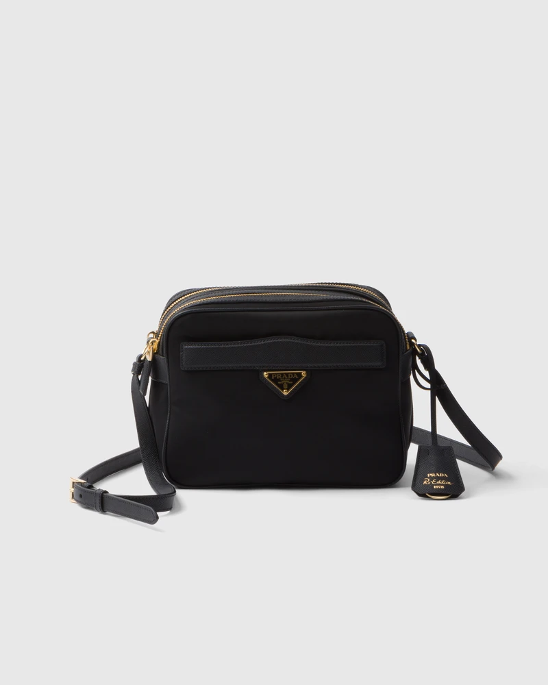 Prada Re-Edition1978 再生尼龍小巧肩背包 NT$65,000。 Prada Re-Edition1978 再生尼龍小巧肩背包 NT$65,000。