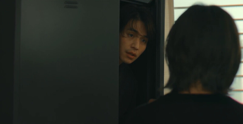 鄭進灣講解鐵製衣櫃可以檔子彈很貴的