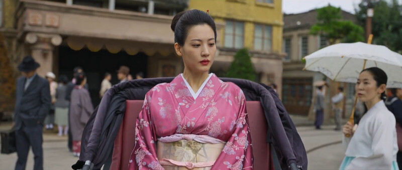 前田夫人(左)為了報復星心老師(右)特遠嫁到京城