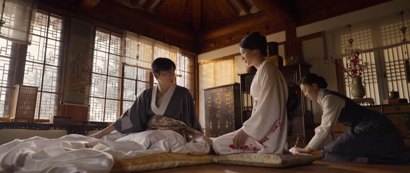 前田夫人(中)對張泰尚(左)的情義溢於言表