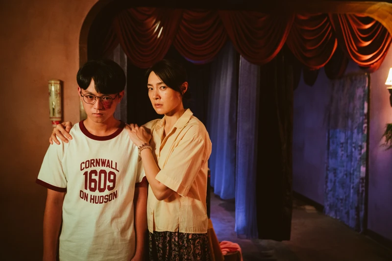 《非殺人小說》曾珮瑜、黃耀東飾演母子。 《非殺人小說》曾珮瑜、黃耀東飾演母子。