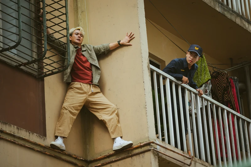 《非殺人小說》劉冠廷逃離社區大樓。 《非殺人小說》劉冠廷逃離社區大樓。