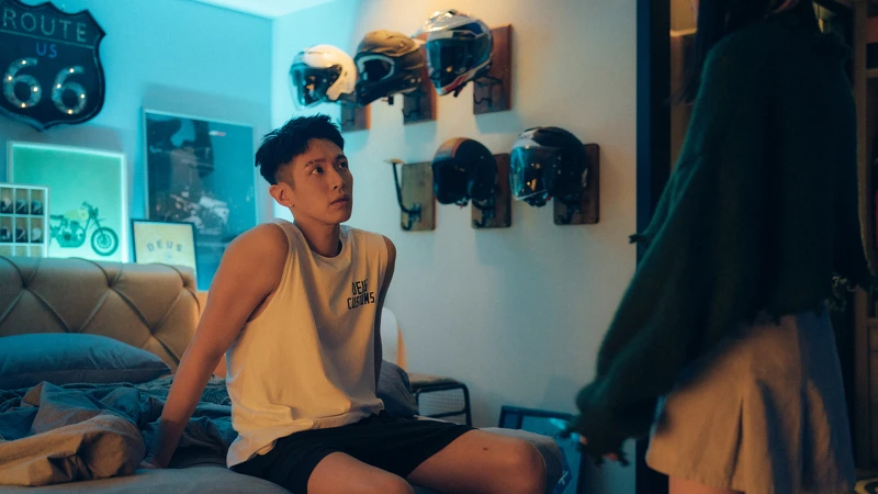 《愛愛內含光》柯震東拍床戲大飆汗。 《愛愛內含光》柯震東拍床戲大飆汗。