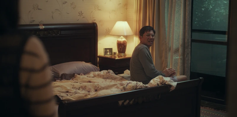 洪都拉斯在《愛愛內含光》中偷看謎片DIY。 洪都拉斯在《愛愛內含光》中偷看謎片DIY。