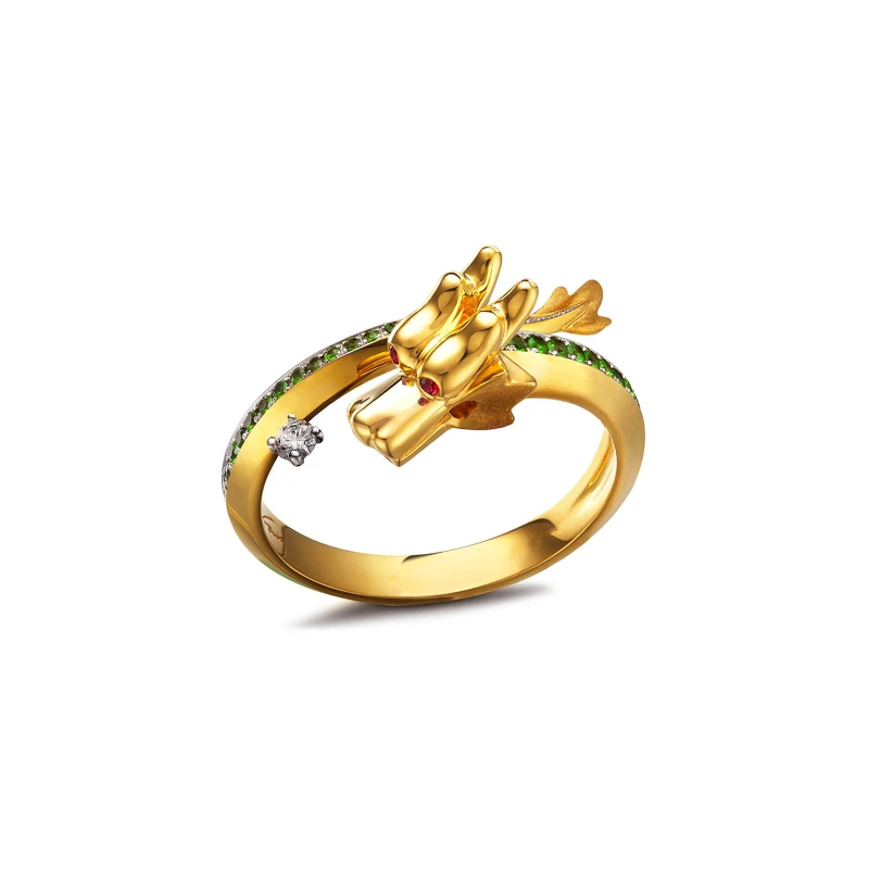 青龍騰躍而起盤繞指尖,鑽石為珠。「青龍獻瑞」戒指,售價NT.58,888元。 青龍騰躍而起盤繞指尖,鑽石為珠。「青龍獻瑞」戒指,售價NT.58,888元。