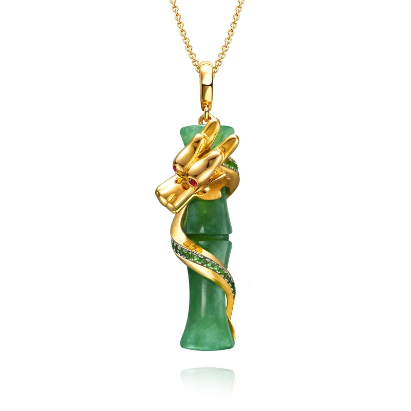 青龍盤踞玉竹,以優雅之美承載華人特有的文化與祝福,寄寓節節高升之意。 「盤龍君子」錬墜,售價NT.99,888元。 青龍盤踞玉竹,以優雅之美承載華人特有的文化與祝福,寄寓節節高升之意。 「盤龍君子」錬墜,售價NT.99,888元。