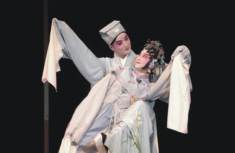 青春版《牡丹亭》劇照 冥誓 攝影:許培鴻 青春版《牡丹亭》劇照 冥誓 攝影:許培鴻