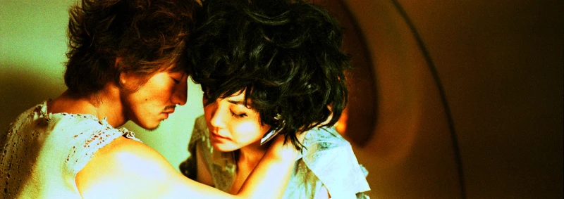 國際名導王家衛經典之作《2046》睽違20年於今(19) 以4K修復版重返大銀幕,現正熱映中。 國際名導王家衛經典之作《2046》睽違20年於今(19) 以4K修復版重返大銀幕,現正熱映中。