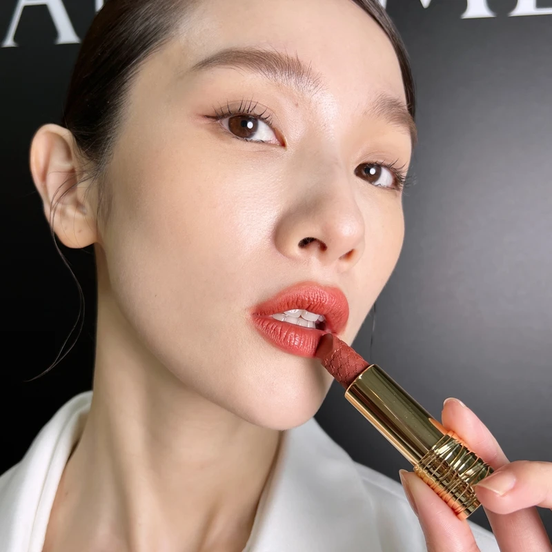 蘭蔻絕對完美唇膏絲絨霧感2024情人節限量版(#221)，NT1,480