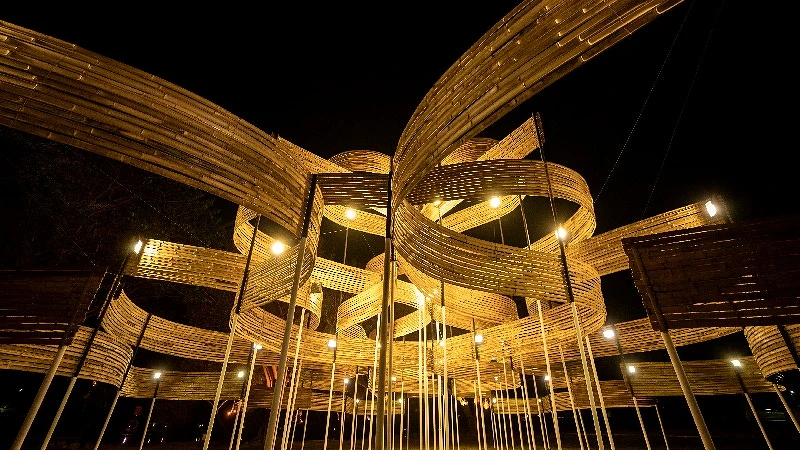 藝術燈區作品:禹禹藝術工作室《無盡光在》 藝術燈區作品:禹禹藝術工作室《無盡光在》