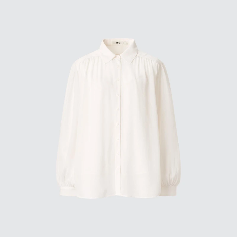 透膚澎袖上衣NT$990。