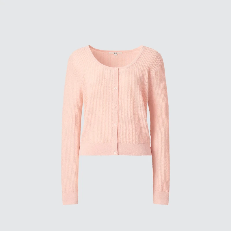 蕾絲圓領短版開襟衫外套NT$990。