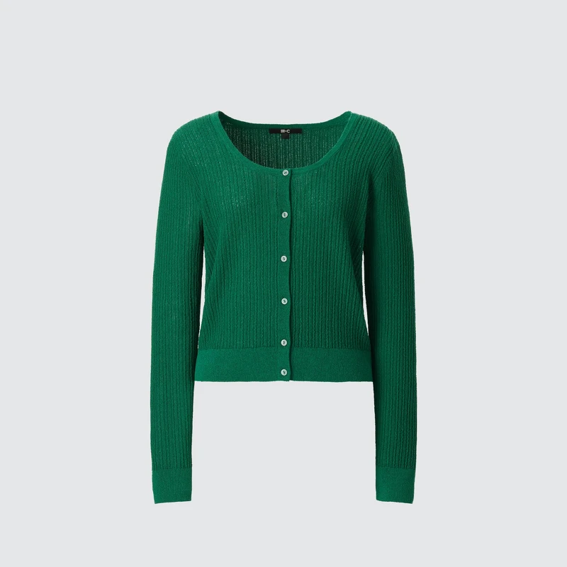 蕾絲圓領短版開襟衫外套NT$990。