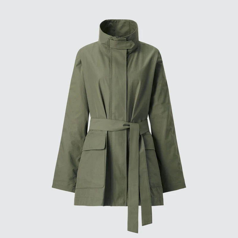 寬版立領短大衣NT$2490。