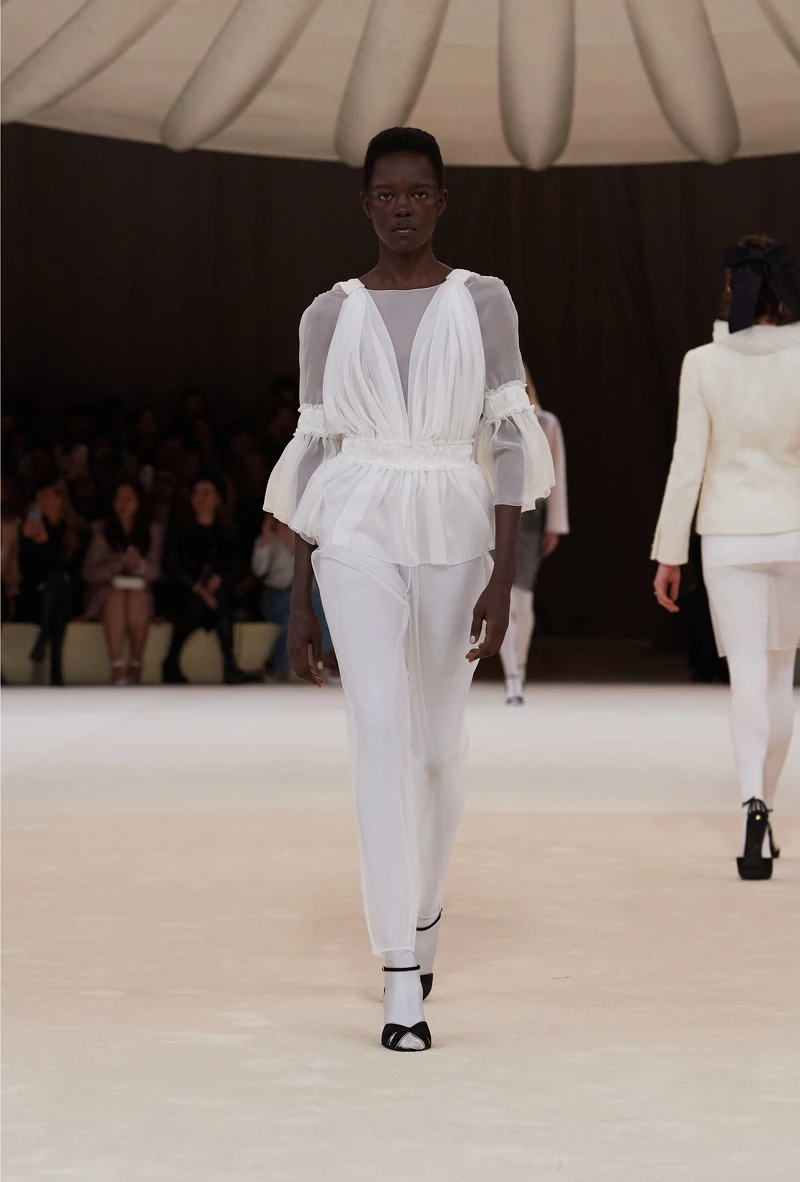 Chanel 2024春夏高級訂製系列。 Chanel 2024春夏高級訂製系列。