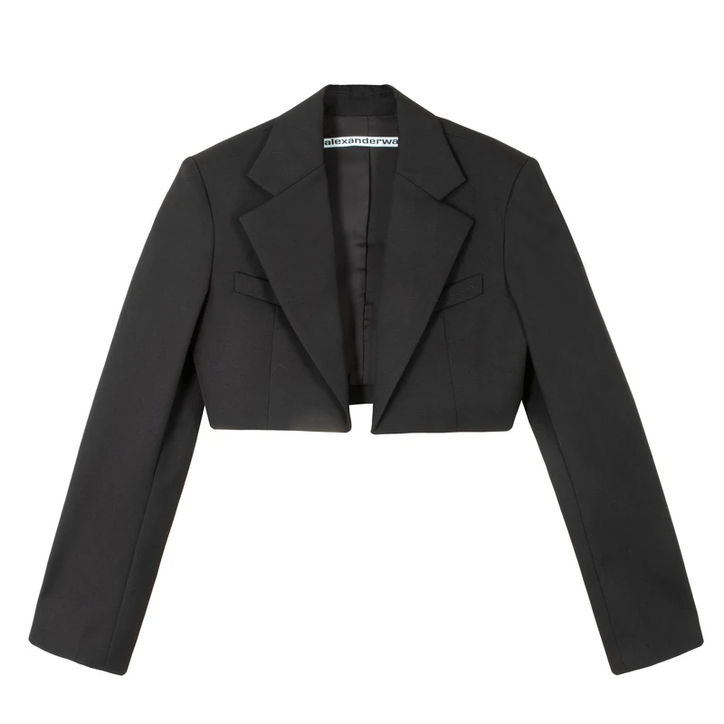 alexanderwang 羊毛精裁短禮服式西裝外套,NT30,800。 alexanderwang 羊毛精裁短禮服式西裝外套,NT30,800。