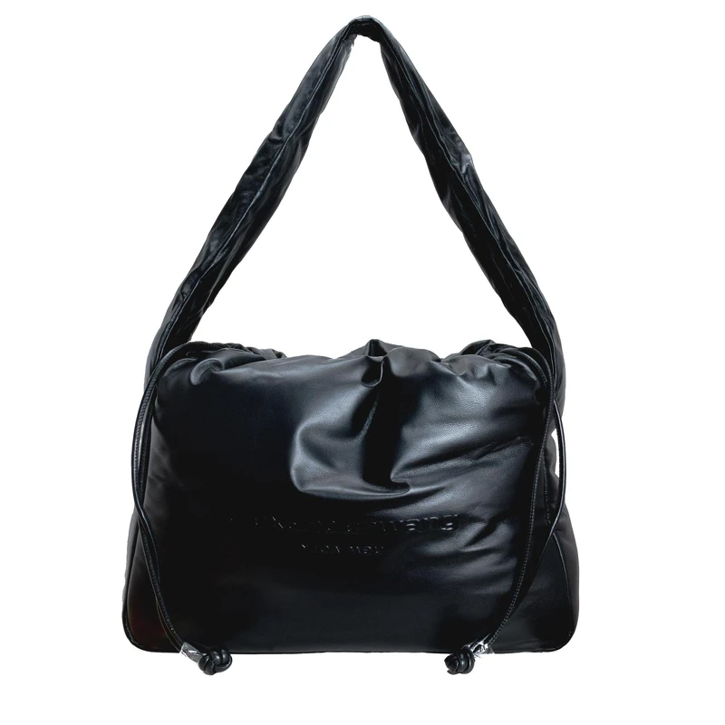 alexanderwang ryan 軟皮革發泡彩膠大號包袋,NT32,800。 alexanderwang ryan 軟皮革發泡彩膠大號包袋,NT32,800。