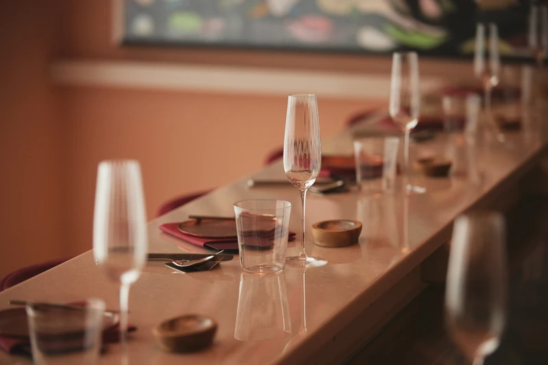 由 Chef Nico 親自挑選每一款器皿。