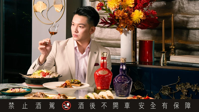 皇家禮炮品牌大使品酩創新之作「皇家禮炮24年干邑桶」以及象徵福爾摩沙之美的「皇家禮炮23年調和威士忌」。 皇家禮炮品牌大使品酩創新之作「皇家禮炮24年干邑桶」以及象徵福爾摩沙之美的「皇家禮炮23年調和威士忌」。