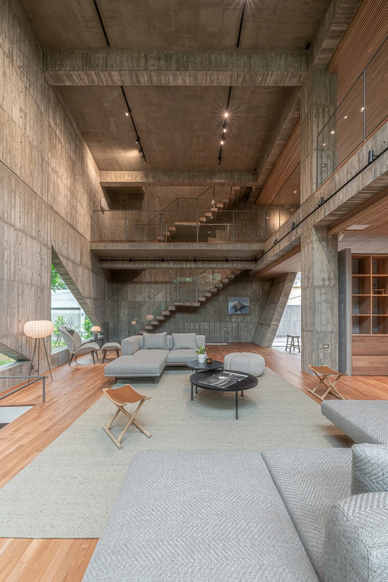 透過粗獷質地表現產品的細緻之處。 透過粗獷質地表現產品的細緻之處。