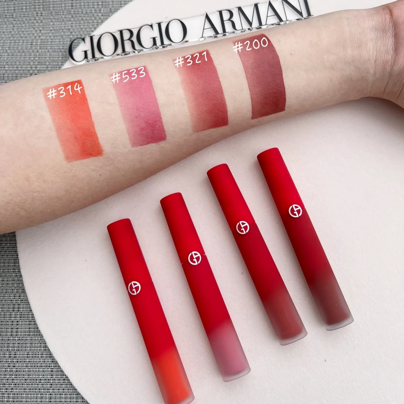 Giorgio Armani亞曼尼奢華絲絨雲霧唇萃4色手部試色。